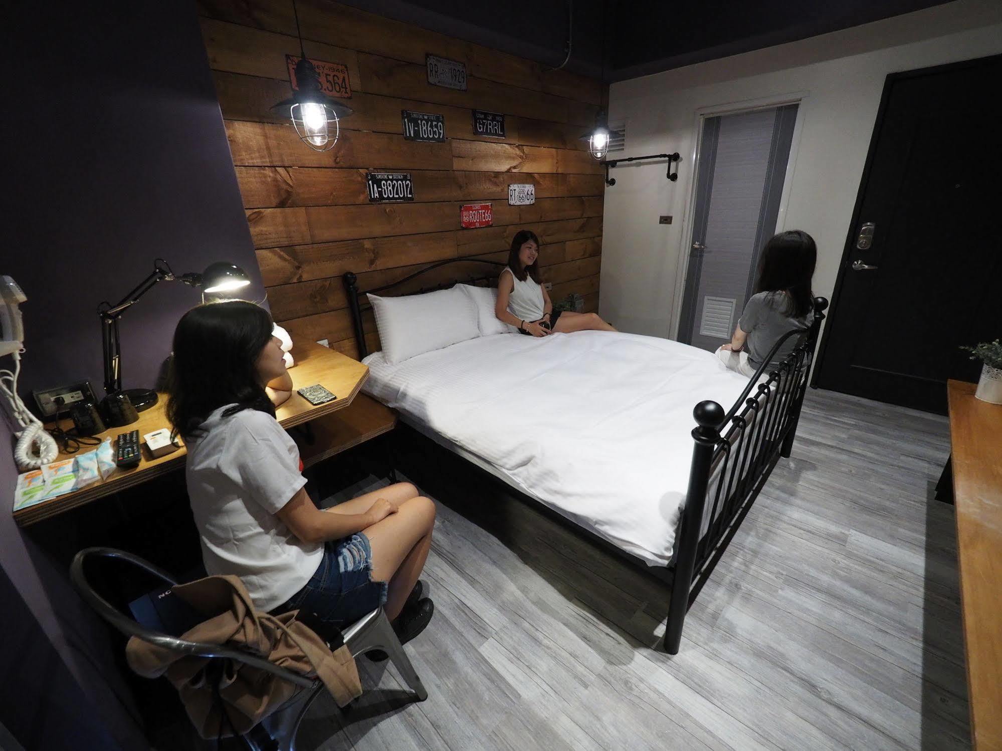 Loft Hostel Fengjia Taichung Eksteriør billede
